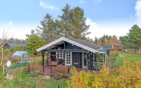 Hakon - 1Km from the Sea: Holz, Haus, Dach, Hütte, Zuhause, Ländliches Gebiet, Abstellgleis, Gartenbauten, Veranda, Blockhaus