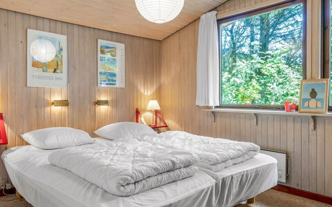 Wenche - 840M from the Sea: Interior Design, Möbel, Bett, Schlafzimmer, Holz, Decke, Bettdecke, Textil, Flooring, Bedding