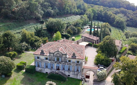 Calicantus, Verona, Pool, Wifi: Fassade, Strauch, Estate, Villa, Garten, Villa, Hazienda, Stattliches Heim, Bauernhaus, Landscaping