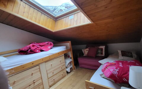 Balcons de Venosc: Holz, Möbel, Fussboden, Dachboden, Schlafzimmer, Decke, Zimmer, Bett, Holzbeize, Hartholz