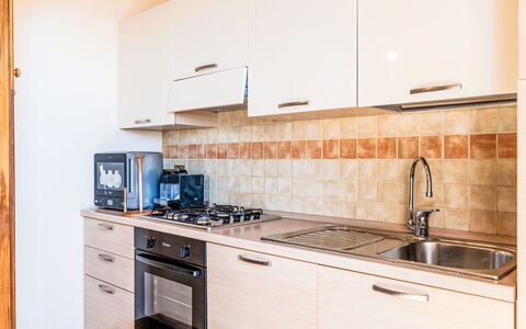 Casa del Mare: Küche, Major Appliance, Holz, Küchengerät, Countertop, Interior Design, Flooring, Cabinetry, Fussboden, Zuhause