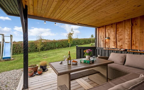 Benite - 600M from the Sea: Hütte, Hinterhof, Garten, Gartenbauten, Schuppen, Abstellgleis, Gartenmöbel, Blockhaus, Outdoor Struktur, Hütte