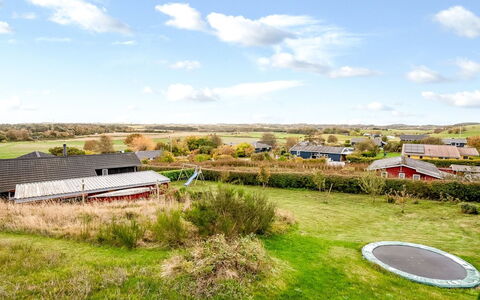 Benite - 600M from the Sea: Hütte, Hinterhof, Garten, Gartenbauten, Schuppen, Abstellgleis, Gartenmöbel, Blockhaus, Outdoor Struktur, Hütte