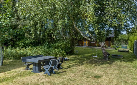 Naema - 500M from the Sea: Holz, Möbel, Wohnung, Zimmer, Decke, Holzbeize, Stuhl, Hartholz, Lack, Holz
