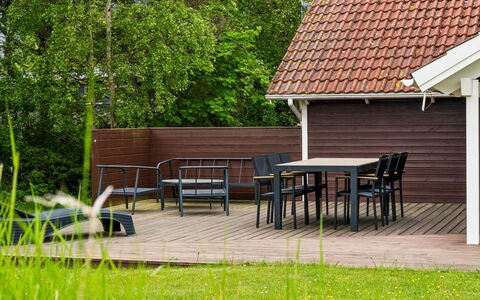 Terne - 90M from the Sea: Hütte, Hinterhof, Garten, Gartenbauten, Schuppen, Abstellgleis, Gartenmöbel, Blockhaus, Outdoor Struktur, Hütte