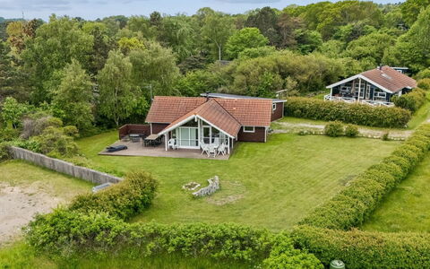 Terne - 90M from the Sea: Hütte, Hinterhof, Garten, Gartenbauten, Schuppen, Abstellgleis, Gartenmöbel, Blockhaus, Outdoor Struktur, Hütte
