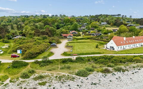 Terne - 90M from the Sea: Hütte, Hinterhof, Garten, Gartenbauten, Schuppen, Abstellgleis, Gartenmöbel, Blockhaus, Outdoor Struktur, Hütte