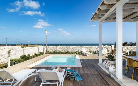 Timo: Resort, Gartenmöbel, Meer, Schwimmbad, Eco Hotel, Stuhl, Schatten, Sonnenliege, Ozean, Regenschirm