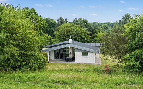 Sigbrit - 100M from the Sea: Dach, Haus, Zuhause, Hütte, Abstellgleis, Estate, Auffahrt, Gartenbauten, Garten, Schuppen