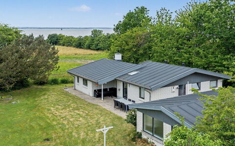 Sigbrit - 100M from the Sea: Dach, Haus, Zuhause, Hütte, Abstellgleis, Estate, Auffahrt, Gartenbauten, Garten, Schuppen