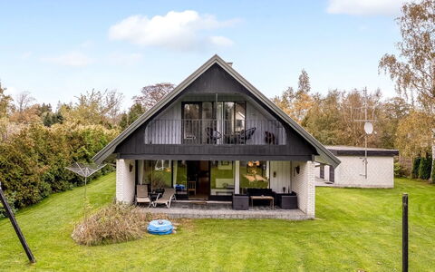Gia - 500M from the Sea: Dach, Haus, Zuhause, Hütte, Tür, Abstellgleis, Deck, Veranda, Planke, Hartholz