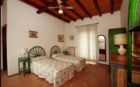 Villa Incanto: Möbel, Interior Design, Holz, Flooring, Fussboden, Decke, Schlafzimmer, Bett, Zimmer, Beleuchtung