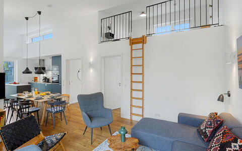 Abendrot: Interior Design, Möbel, Flooring, Fussboden, Holz, Decke, Wohnzimmer, Zimmer, Couch, Stuhl
