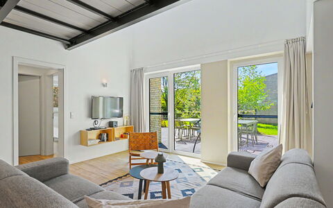 Seeufer Lodge: Interior Design, Möbel, Decke, Tabelle, Stuhl, Flooring, Fussboden, Küche & Esszimmer Tisch, Couch, Wohnzimmer