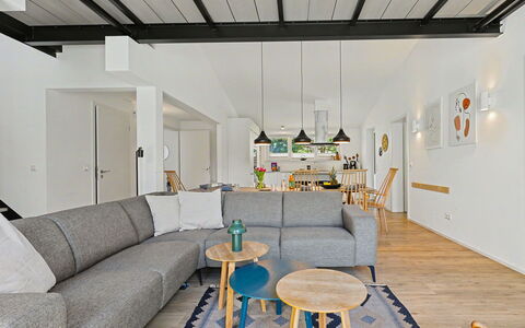 Seeufer Lodge: Interior Design, Flooring, Möbel, Holz, Fussboden, Couch, Decke, Wohnzimmer, Zuhause, Tabelle