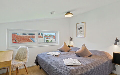 Seeufer Lodge: Bett, Möbel, Schlafzimmer, Interior Design, Fussboden, Flooring, Decke, Bedding, Bettdecke, Zimmer