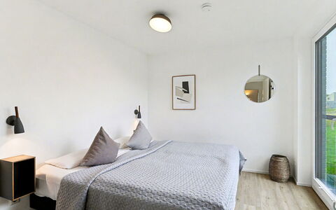 Paradiso: Bett, Interior Design, Möbel, Schlafzimmer, Wand, Flooring, Fussboden, Decke, Zimmer, Holz