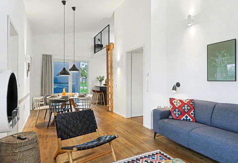Lille Klit (325): Möbel, Interior Design, Flooring, Wand, Fussboden, Couch, Holz, Wohnzimmer, Decke, Stuhl