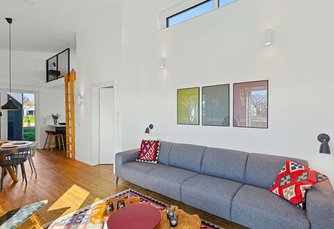 Lille Klit (325): Interior Design, Möbel, Flooring, Wand, Fussboden, Couch, Decke, Holz, Wohnzimmer, Holzboden