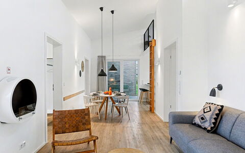Favola: Wand, Flooring, Interior Design, Fussboden, Möbel, Decke, Zuhause, Wohnzimmer, Beleuchtung, Holzboden