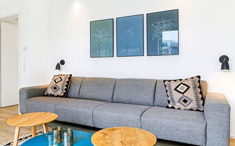 Favola: Flooring, Möbel, Interior Design, Wohnzimmer, Fussboden, Couch, Holzboden, Laminatboden