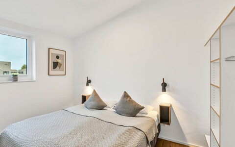 Dünenblick 165 (Seenähe): Interior Design, Bett, Möbel, Wand, Flooring, Schlafzimmer, Fussboden, Decke, Holz, Zimmer