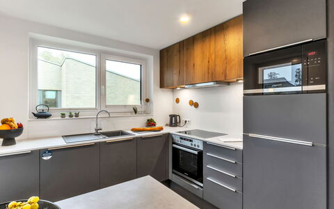 Dünenblick 165 (Seenähe): Küchengerät, Küche, Countertop, Cabinetry, Major Appliance, Haushaltsgerät, Interior Design, Möbel, Holz, Flooring