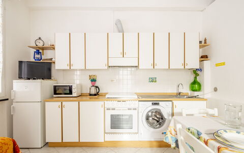 Casa Dolly, Monterosso 5 Terre: Major Appliance, Interior Design, Küchengerät, Flooring, Möbel, Zimmer, Küche, Fussboden, Haushaltsgerät, Decke