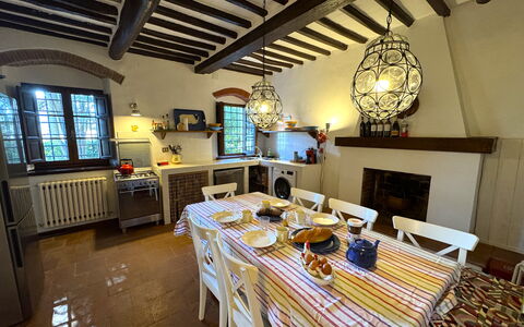 Allo Scoiattolo: Möbel, Interior Design, Tabelle, Holz, Flooring, Küche & Esszimmer Tisch, Stuhl, Zimmer, Beleuchtung, Esszimmer