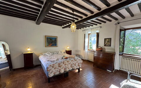 Allo Scoiattolo: Wand, Holz, Möbel, Schlafzimmer, Decke, Zimmer, Zuhause, Bett, Bettrahmen, Bedding