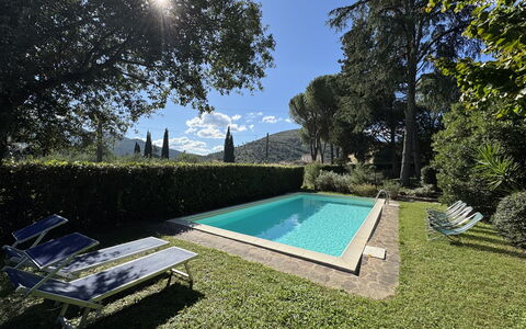 Allo Scoiattolo: Schwimmbad, Schatten, Garten, Resort, Eco Hotel, Landscaping, Hinterhof, Hazienda, Garten, Hecke
