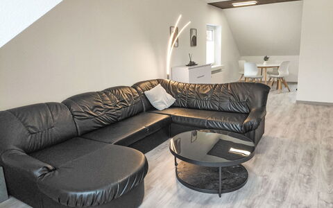 Sonnenschein: Möbel, Flooring, Fussboden, Holz, Interior Design, Couch, Holzboden, Zuhause, Wohnzimmer, Laminatboden