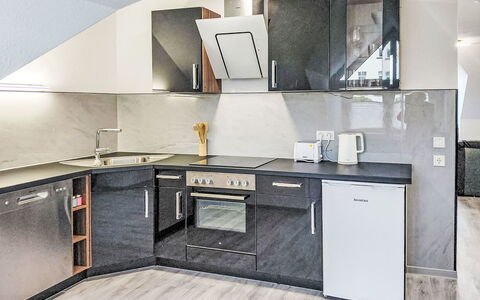 Sonnenschein: Küche, Flooring, Countertop, Küchengerät, Interior Design, Fussboden, Zuhause, Major Appliance, Möbel, Cabinetry
