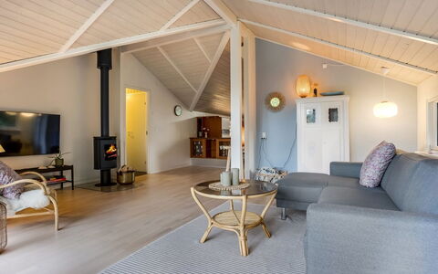 Lirim - 400M from the Sea: Interior Design, Flooring, Holz, Decke, Möbel, Fussboden, Wohnzimmer, Couch, Holzboden, Beleuchtung