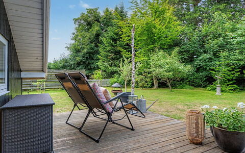 Lirim - 400M from the Sea: Möbel, Holz, Gartenmöbel, Stuhl, Garten, Strauch, Grundstueck, Tisch Im Freien, Deck