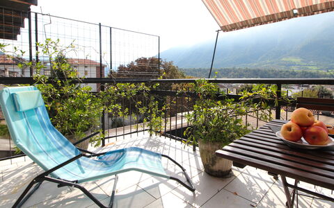 Casa Ines, Feltre: Möbel, Stuhl, Gartenmöbel, Tisch Im Freien, Balkon, Eco Hotel, Schatten, Zimmerpflanze, Resort, Kaffetisch