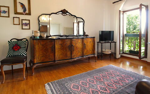 Casa Ines, Feltre: Möbel, Interior Design, Flooring, Holz, Fussboden, Beleuchtung, Zimmer, Bilderrahmen, Zuhause, Wohnzimmer