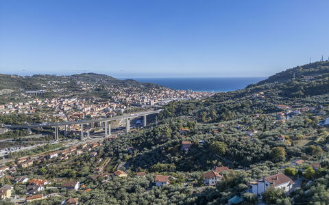 Villa Caroline, Private Pool and Seaview: Wohngebiet, Stadt, Hügel, Landschaft, Menschliche Siedlung, Vorort, Bergstation, Dorf, Küste, Vogelperspektive