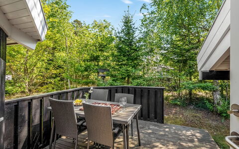 Edvard - 300M from the Sea: Holz, Möbel, Stuhl, Veranda, Deck, Hartholz, Schatten, Gartenmöbel, Küche & Esszimmer Tisch, Tisch Im Freien