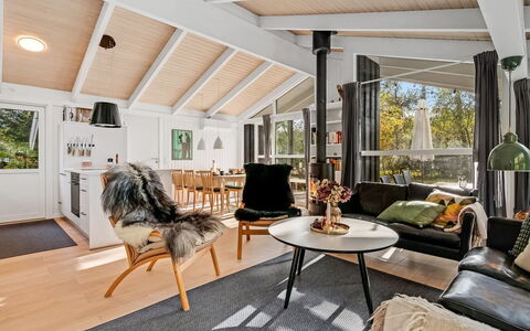 Edvard - 300M from the Sea: Interior Design, Holz, Möbel, Flooring, Decke, Fussboden, Wohnzimmer, Zuhause, Holzboden, Beleuchtung