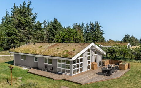 Melita - 2Km from the Sea: Blau, Strauch, Hütte, Ground, Garten, Estate, Schatten, Landscaping, Bauernhaus, Eco Hotel