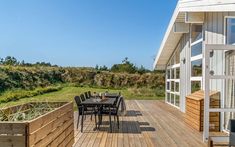 Melita - 2Km from the Sea: Blau, Strauch, Hütte, Ground, Garten, Estate, Schatten, Landscaping, Bauernhaus, Eco Hotel