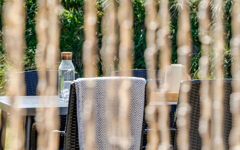 Melita - 2Km from the Sea: Blau, Strauch, Hütte, Ground, Garten, Estate, Schatten, Landscaping, Bauernhaus, Eco Hotel
