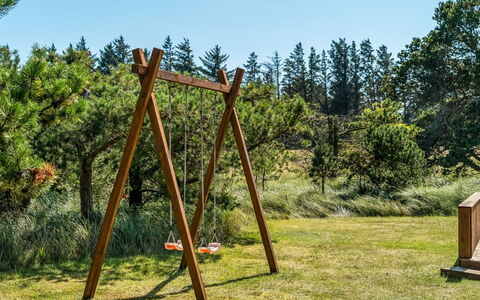 Melita - 2Km from the Sea: Blau, Strauch, Hütte, Ground, Garten, Estate, Schatten, Landscaping, Bauernhaus, Eco Hotel