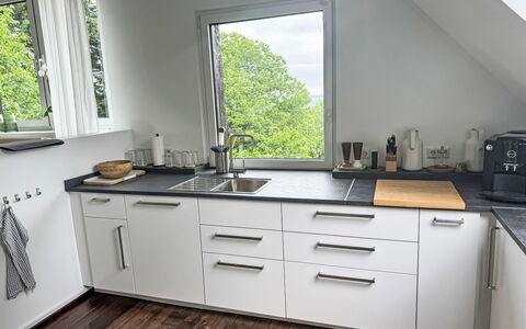 Siemoneit: Küche, Countertop, Küchengerät, Flooring, Cabinetry, Holz, Möbel, Major Appliance, Spüle, Interior Design