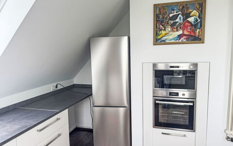 Siemoneit: Flooring, Küche, Küchengerät, Countertop, Holz, Major Appliance, Fussboden, Cabinetry, Interior Design, Haushaltsgerät