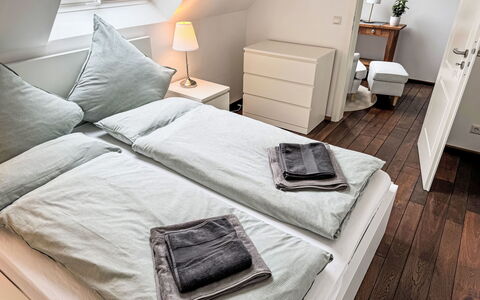 Siemoneit: Schlafzimmer, Bett, Holz, Bettdecke, Bedding, Interior Design, Fussboden, Möbel, Bettrahmen, Zuhause