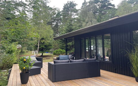 Sheyla - 70M from the Sea: Interior Design, Flooring, Fussboden, Decke, Wohnung, Schatten, Stuhl, Light Fixture, Lampe, Zimmerpflanze