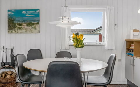 Ketilbiorn - 700M from the Sea: Interior Design, Flooring, Möbel, Decke, Light Fixture, Küche & Esszimmer Tisch, Stuhl, Natürliches Material, Esszimmer, Hartholz