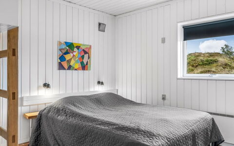Ketilbiorn - 700M from the Sea: Holz, Decke, Flooring, Schlafzimmer, Fussboden, Interior Design, Zimmer, Bett, Bedding, Bettdecke